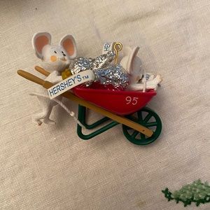 Hershey Delivering Kisses